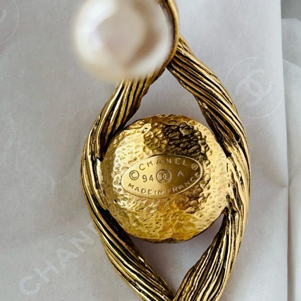 CHANEL Gold Twisted Wire Bracelet with Pearl Accents - Picture 3 of 6